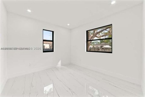 House in Miami, Florida 2 bedrooms, 75.44 sq.m. № 2086967 - photo 6