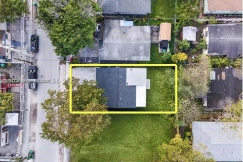 House in Miami, Florida 2 bedrooms, 75.44 sq.m. № 2086967 - photo 11