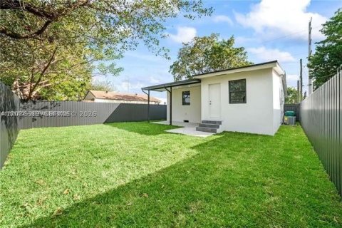 House in Miami, Florida 2 bedrooms, 75.44 sq.m. № 2086967 - photo 3