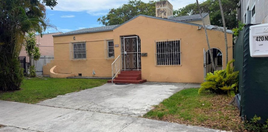 Casa en Miami, Florida 4 dormitorios, 175.03 m2 № 2184244