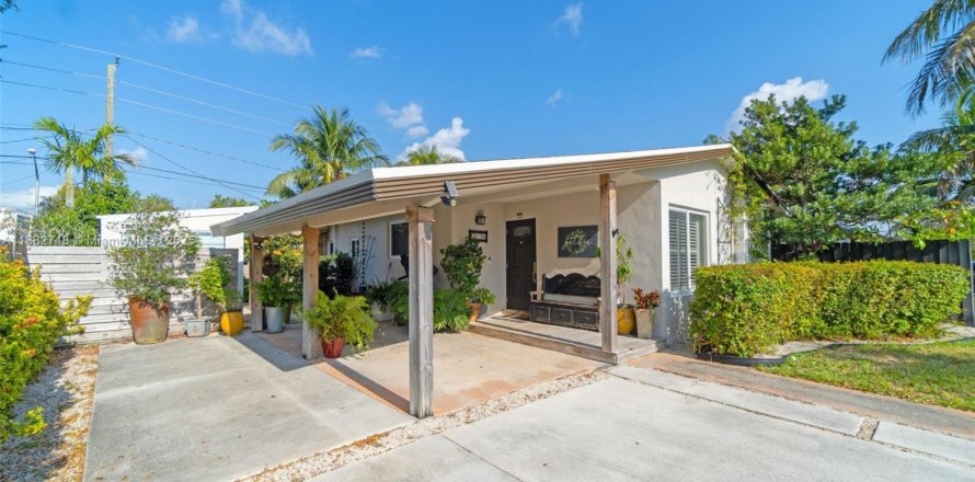 House in Cutler Bay, Florida 3 bedrooms, 139.54 sq.m. № 1930033