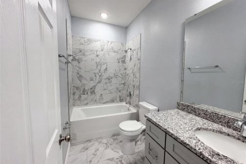 House in Sanford, Florida 3 bedrooms, 154.68 sq.m. № 2227356 - photo 15