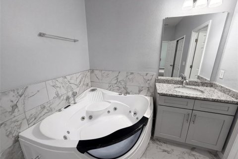 House in Sanford, Florida 3 bedrooms, 154.68 sq.m. № 2227356 - photo 22