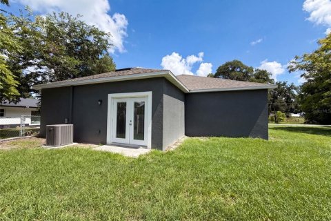House in Sanford, Florida 3 bedrooms, 154.68 sq.m. № 2227356 - photo 25