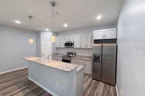 House in Sanford, Florida 3 bedrooms, 154.68 sq.m. № 2227356 - photo 2