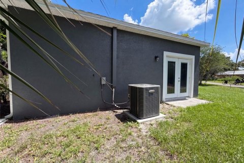 House in Sanford, Florida 3 bedrooms, 154.68 sq.m. № 2227356 - photo 26