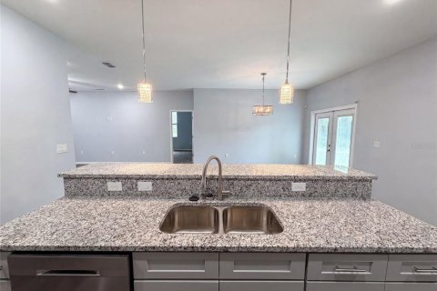 House in Sanford, Florida 3 bedrooms, 154.68 sq.m. № 2227356 - photo 4