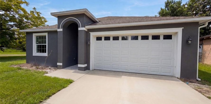 House in Sanford, Florida 3 bedrooms, 154.68 sq.m. № 2227356