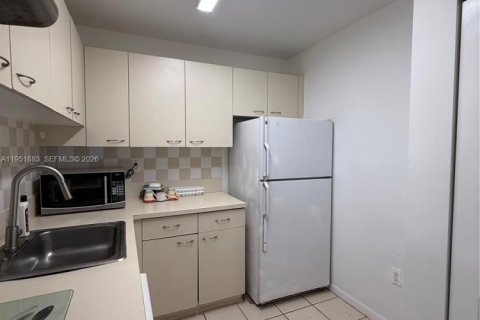 Купить кондоминиум в Майами, Флорида 2 спальни, 82.68м2, № 2054995 - фото 2