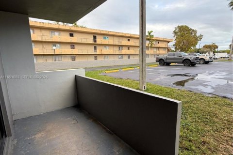 Купить кондоминиум в Майами, Флорида 2 спальни, 82.68м2, № 2054995 - фото 14