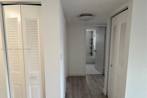 Купить кондоминиум в Майами, Флорида 2 спальни, 82.68м2, № 2054995 - фото 6