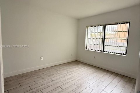 Купить кондоминиум в Майами, Флорида 2 спальни, 82.68м2, № 2054995 - фото 8