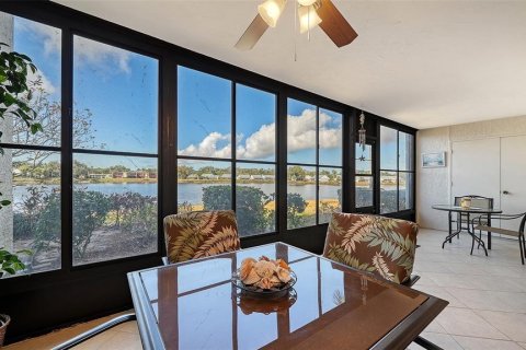 Copropriété à vendre à Bradenton, Floride: 2 chambres, 121.14 m2 № 2142224 - photo 8