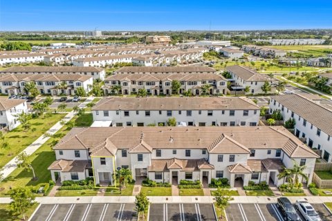 Townhouse in Homestead, Florida 3 bedrooms, 129.41 sq.m. № 1979139 - photo 2