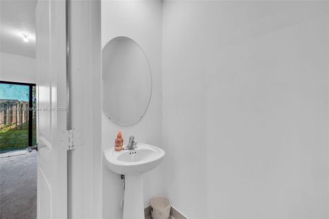 Townhouse in Homestead, Florida 3 bedrooms, 129.41 sq.m. № 1979139 - photo 10