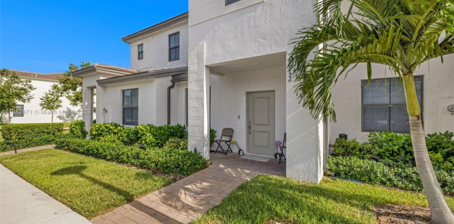 Townhouse in Homestead, Florida 3 bedrooms, 129.41 sq.m. № 1979139