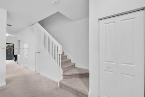 Townhouse in Homestead, Florida 3 bedrooms, 129.41 sq.m. № 1979139 - photo 5