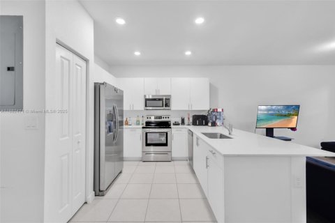 Townhouse in Homestead, Florida 3 bedrooms, 129.41 sq.m. № 1979139 - photo 9