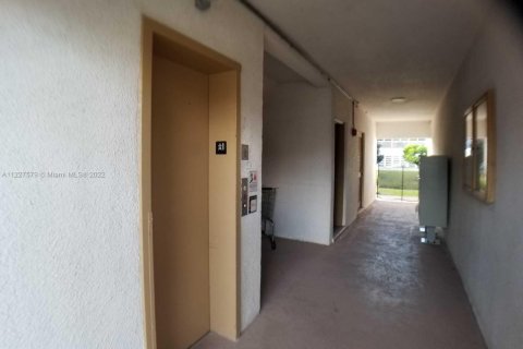 Condo in Lake Worth, Florida, 1 bedroom  № 1696686 - photo 23