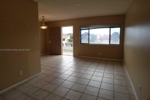Condo in Lake Worth, Florida, 1 bedroom  № 1696686 - photo 11