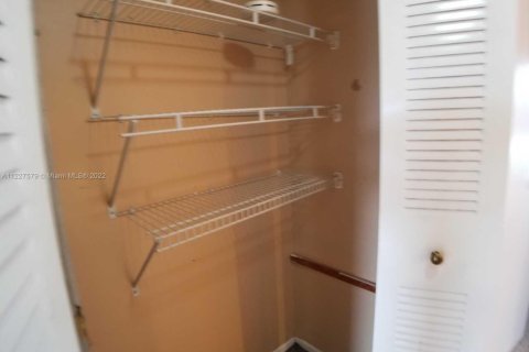 Condo in Lake Worth, Florida, 1 bedroom  № 1696686 - photo 15