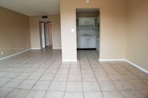 Condo in Lake Worth, Florida, 1 bedroom  № 1696686 - photo 8