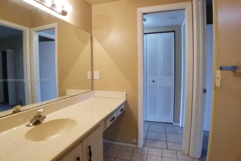 Condo in Lake Worth, Florida, 1 bedroom  № 1696686 - photo 16