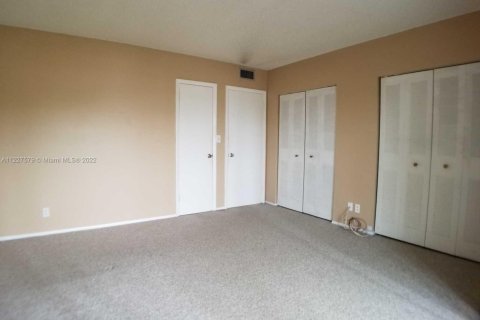 Condo in Lake Worth, Florida, 1 bedroom  № 1696686 - photo 21