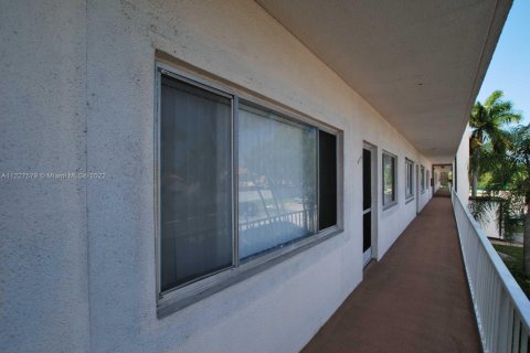 Condo in Lake Worth, Florida, 1 bedroom  № 1696686 - photo 7