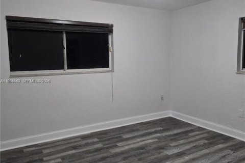 Apartamento en alquiler en Hialeah, Florida, 2 dormitorios № 2009366 - foto 5