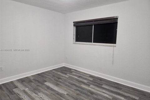 Apartamento en alquiler en Hialeah, Florida, 2 dormitorios № 2009366 - foto 14