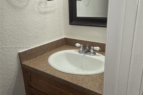 Apartamento en alquiler en Hialeah, Florida, 2 dormitorios № 2009366 - foto 8