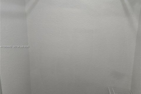 Apartamento en alquiler en Hialeah, Florida, 2 dormitorios № 2009366 - foto 7