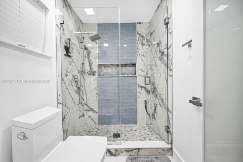 House in Miami, Florida 4 bedrooms, 191.19 sq.m. № 1959624 - photo 26