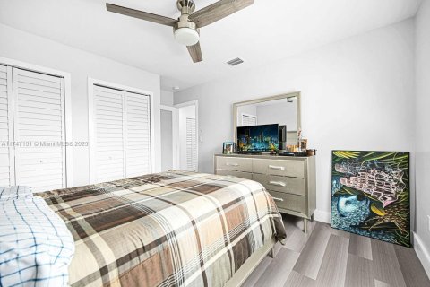 House in Miami, Florida 4 bedrooms, 191.19 sq.m. № 1959624 - photo 30