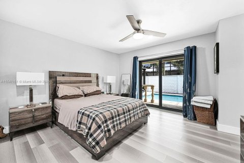 House in Miami, Florida 4 bedrooms, 191.19 sq.m. № 1959624 - photo 24