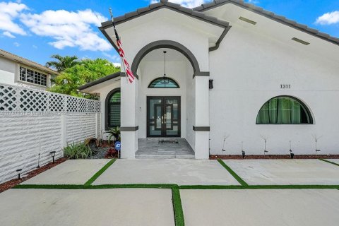 House in Miami, Florida 4 bedrooms, 191.19 sq.m. № 1959624