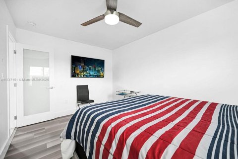 House in Miami, Florida 4 bedrooms, 191.19 sq.m. № 1959624 - photo 27