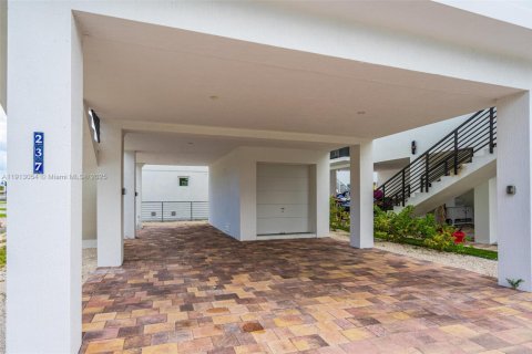 House in Key Largo, Florida 3 bedrooms, 167.6 sq.m. № 2013726 - photo 18