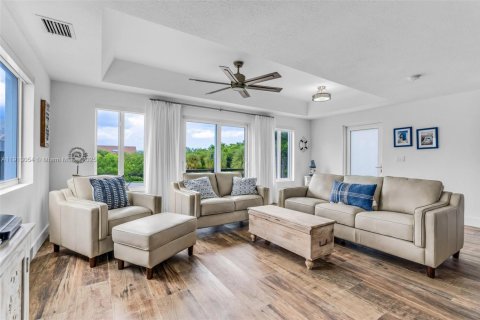 House in Key Largo, Florida 3 bedrooms, 167.6 sq.m. № 2013726 - photo 2