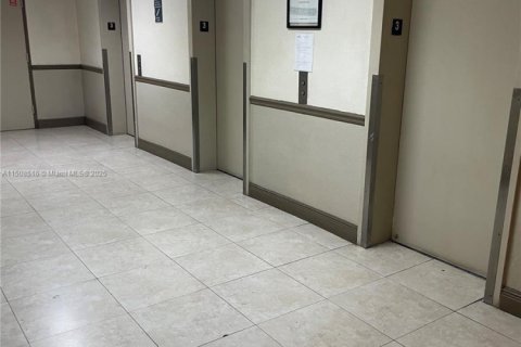 Condo in North Miami, Florida, 2 bedrooms  № 1960074 - photo 6