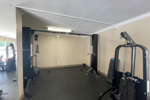 Condo in North Miami, Florida, 2 bedrooms  № 1960074 - photo 30