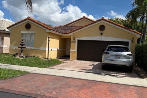 House in Miami, Florida 3 bedrooms, 151.52 sq.m. № 1845625 - photo 3