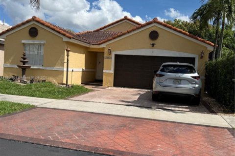 House in Miami, Florida 3 bedrooms, 151.52 sq.m. № 1845625 - photo 1