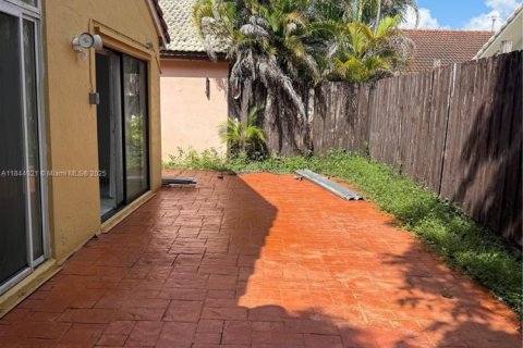 Casa en venta en Miami, Florida, 3 dormitorios, 151.52 m2 № 1845625 - foto 18