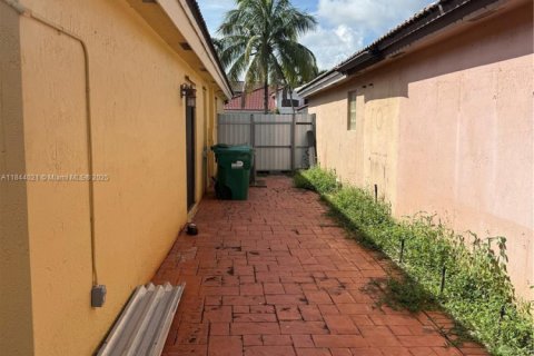 Casa en venta en Miami, Florida, 3 dormitorios, 151.52 m2 № 1845625 - foto 19
