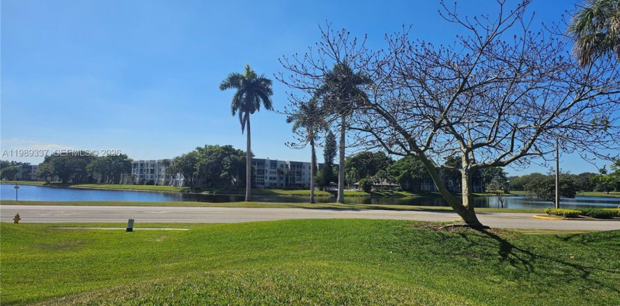 Кондоминиум с 2 спальнями в Дейви, Флорида № 2051893