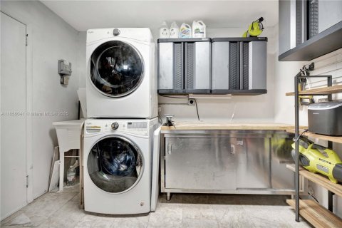 Купить виллу или дом в Палм-Бич-Гарденс, Флорида 3 спальни, 110.46м2, № 2052699 - фото 16