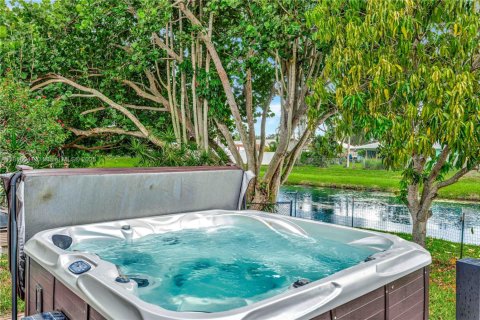 Купить виллу или дом в Палм-Бич-Гарденс, Флорида 3 спальни, 110.46м2, № 2052699 - фото 18