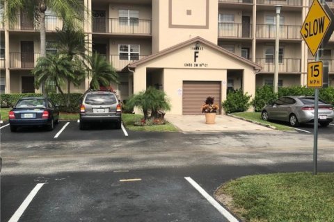 Condominio en Pembroke Pines, Florida, 1 dormitorio № 2193382